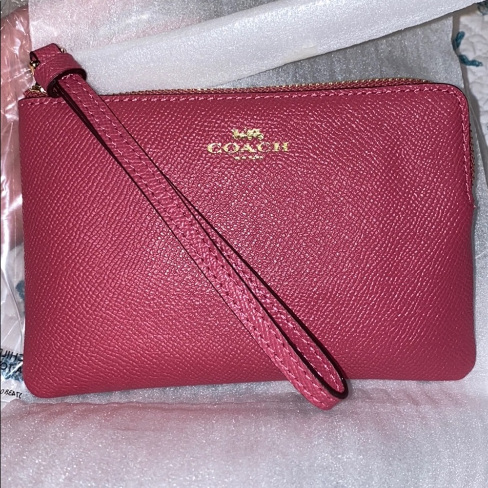 NEW LOW PRICE!! Nwt Coach Corner Zip Wristlet